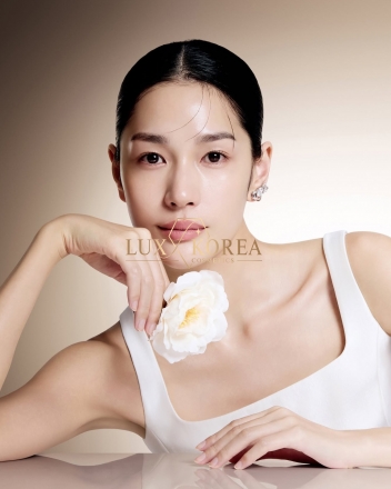 HERA | Лифтинг крем для лица в подарочном наборе Signia Vital Lifting Cream