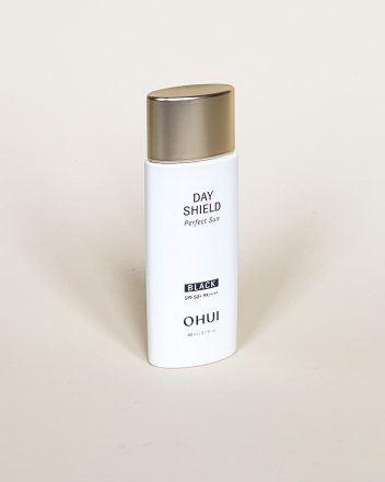 Day Shield Perfect Sun BLACK 80 ml O HUI - солнцезащитный крем для кожи склонной к пигментации