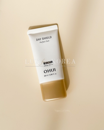 Day Shield Perfect Sun BLACK O HUI - SPF крем для кожи склонной к пигментации 30 мл