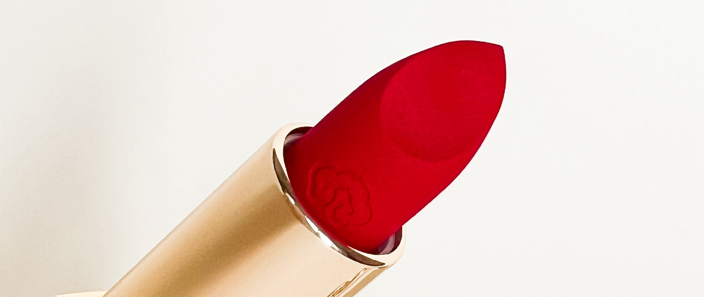 КОРОЛЕВСКИЙ МАКИЯЖ С ЗАБОТОЙ О КОЖЕ